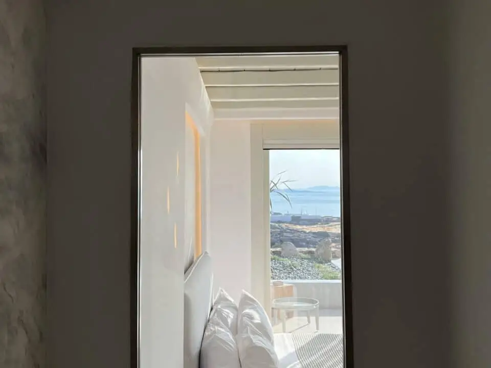 Premium Suite with Private Heated Swimming Pool: Bathroom window with sea view